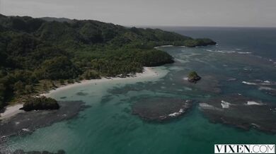 Zlobivé krásky Nicole Ari a Margo Von Teese vtrhli na rozlúčku so slobodou a premenili ju na šialenú jazdu vo štvorici