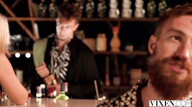 Zlobivé krásky Nicole Ari a Margo Von Teese vtrhli na rozlúčku so slobodou a premenili ju na šialenú jazdu vo štvorici