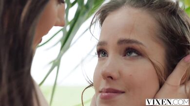 Zlobivé krásky Nicole Ari a Margo Von Teese vtrhli na rozlúčku so slobodou a premenili ju na šialenú jazdu vo štvorici