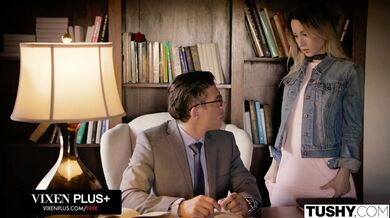 Mladá študentka sa rozhodla prvýkrát vyskúšať anál a naplno si to užíva