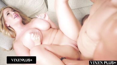 Anal Hungry MILF Savannah Bond Seduces Her Sons Friend