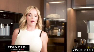 Anal Hungry MILF Savannah Bond Seduces Her Sons Friend