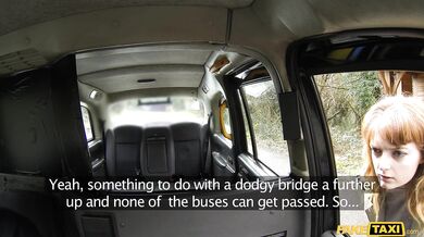 Vrazil jsem svůj velký klacek hluboko do prdele téhle zrzavé coury přímo v mém Fake Taxi