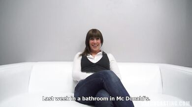 Okouzlující amatérka ukazuje svý nahý tělo