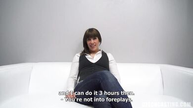 Okouzlující amatérka ukazuje svý nahý tělo