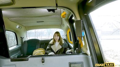 Študentka vo Fake Taxi namiesto platenia poriadne vymrdala taxikára