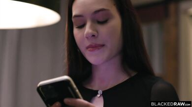 Mila Perez ako nadržaná hračka dostáva brutálne vypichané obe diery