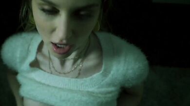 Blonďavá kráska Bunny si nechala poriadne roztiahnuť kundu obřím BBC