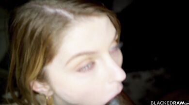 Blonďavá kráska Bunny si nechala poriadne roztiahnuť kundu obřím BBC