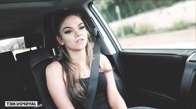 Nadržaná Athena Faris rajtuje na káre v obrátenej kovbojke až do vystriekania