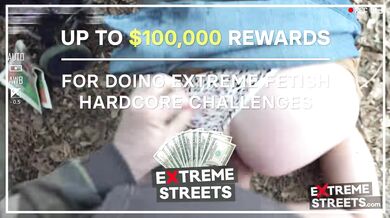 Nadržená holka si nechala strčit mobil přímo do své mokré kundy