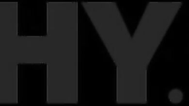 Zrzka Sirena Milano nenasytně bere čurák do zadku a užívá si těsný anál