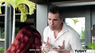 Zrzka Sirena Milano nenasytně bere čurák do zadku a užívá si těsný anál