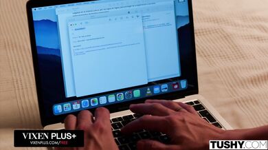 Zrzka Sirena Milano nenasytně bere čurák do zadku a užívá si těsný anál