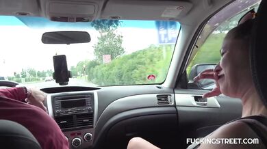 Sleduj túto dylinu ako si to rozdala s cudzincom priamo v aute