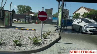 Stacy Cruz dostala v lese pořádnou nálož přímo do kundy