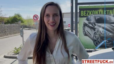 Stacy Cruz dostala v lese pořádnou nálož přímo do kundy