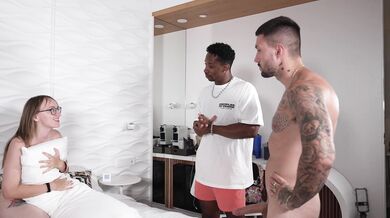 Luna Blackx wird bei einer wilden Swinger-Orgie mit einer Doppelpenetration fertiggemacht
