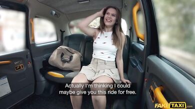 Drsné mrdanie bez kondómu a mrdka tečúca z jej piče