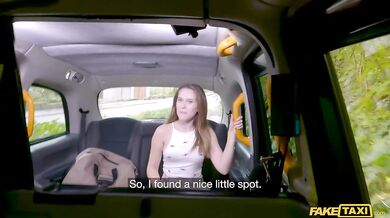 Drsné mrdanie bez kondómu a mrdka tečúca z jej piče