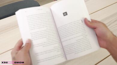 Aiden Ashley si nechá vymrdat kundu od nevlastního syna